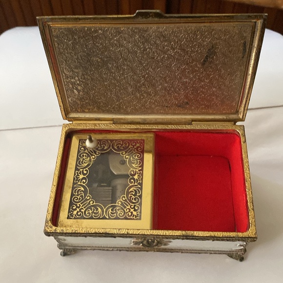 Beautiful Hand Painted Vintage Porcelain Music Box - Picture 2 of 10